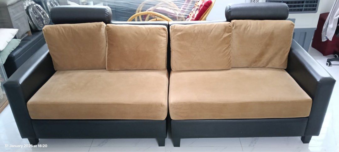 Modular sofa set (Category: Sofas) located in Singapore. Submitted by probabilis_somnium (Listing ID 1350479212, Image 1). Description: Pristine condition, 4 seats modular sofa with ottoman 4 seater can be changed to 2 seater x2 or day bed.