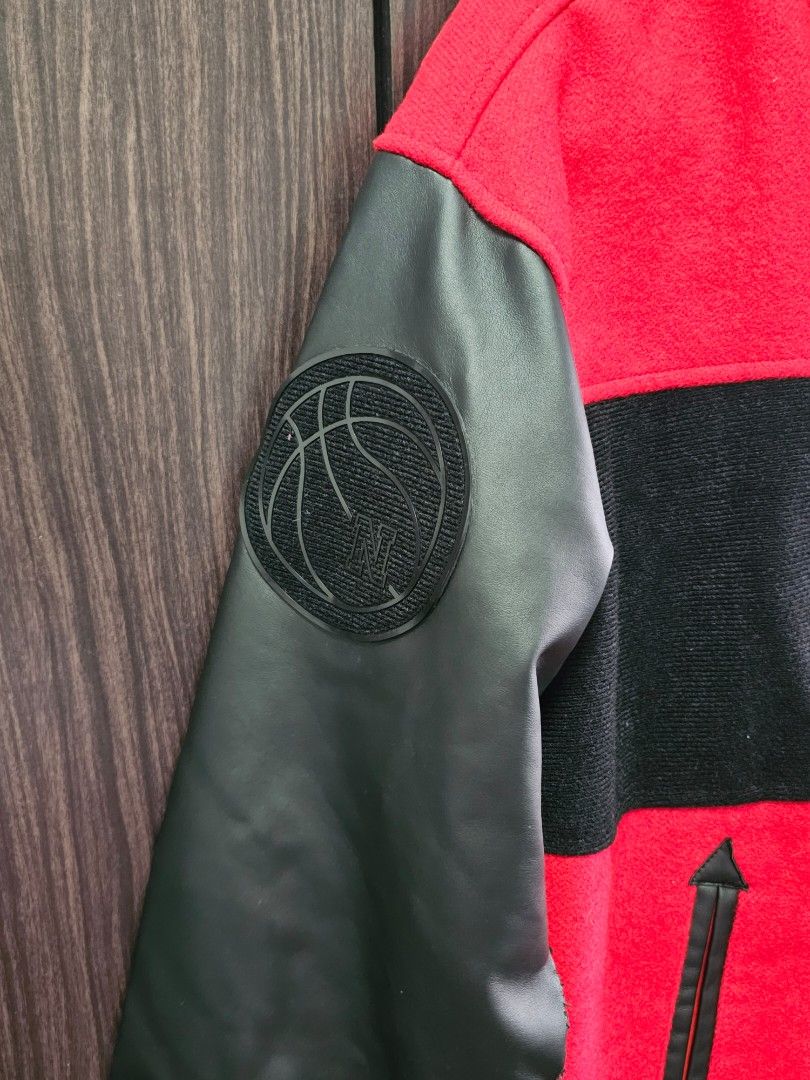 NBA Black Red Jacket patchwork (Category: Coats, Jackets and Outerwear) located in Singapore. Submitted by jedy.gudz (Listing ID 1350485513, Image 2). Description: NBA jacket patchwork L 'Its up to you' velcro sleeve can patch any NBA team logo (not included) Sad of letting this go, as the synthetic leather sleeves are starting to peel (see pics) Jacket still oozing vintage vibes and streetwear flair. Perfect for rugged look, or upcycling. No tim