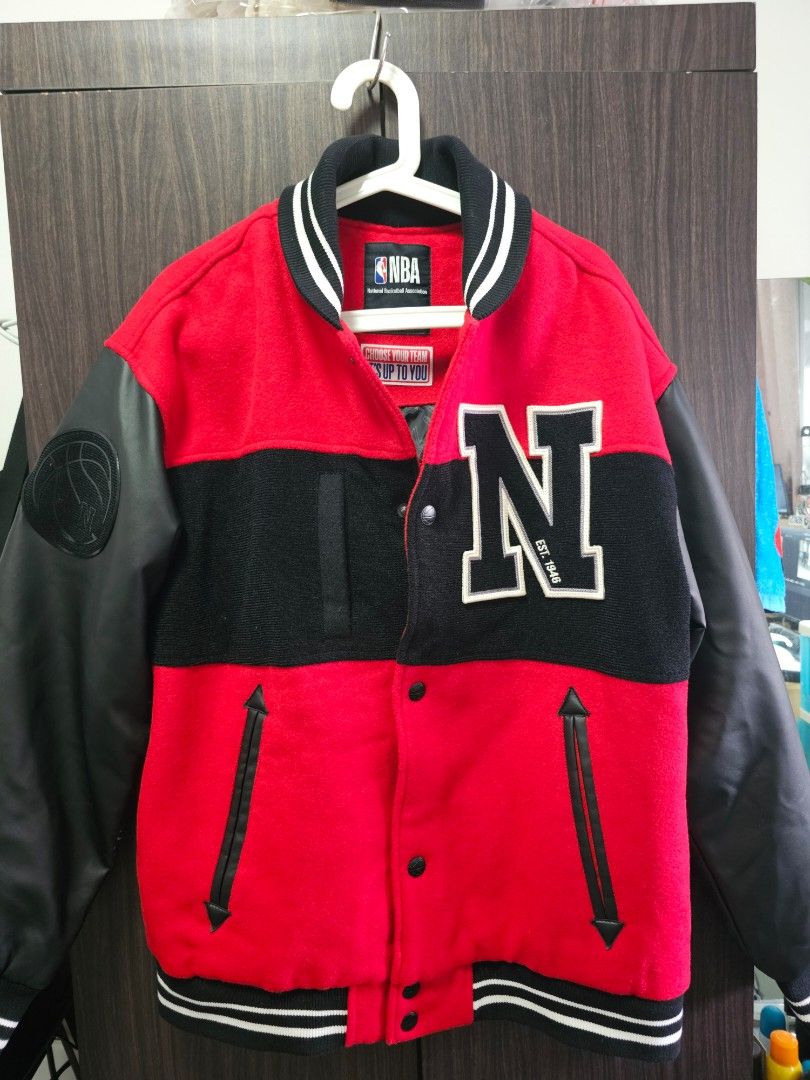 NBA Black Red Jacket patchwork (Category: Coats, Jackets and Outerwear) located in Singapore. Submitted by jedy.gudz (Listing ID 1350485513, Image 1). Description: NBA jacket patchwork L 'Its up to you' velcro sleeve can patch any NBA team logo (not included) Sad of letting this go, as the synthetic leather sleeves are starting to peel (see pics) Jacket still oozing vintage vibes and streetwear flair. Perfect for rugged look, or upcycling. No tim