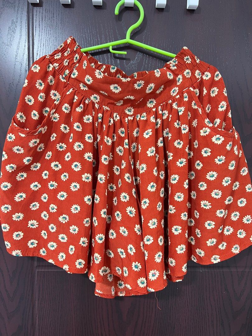 Petit monde floral skort (Category: Skirts) located in Cavite. Submitted by Raiment (Listing ID 1350474021, Image 1). Description: .