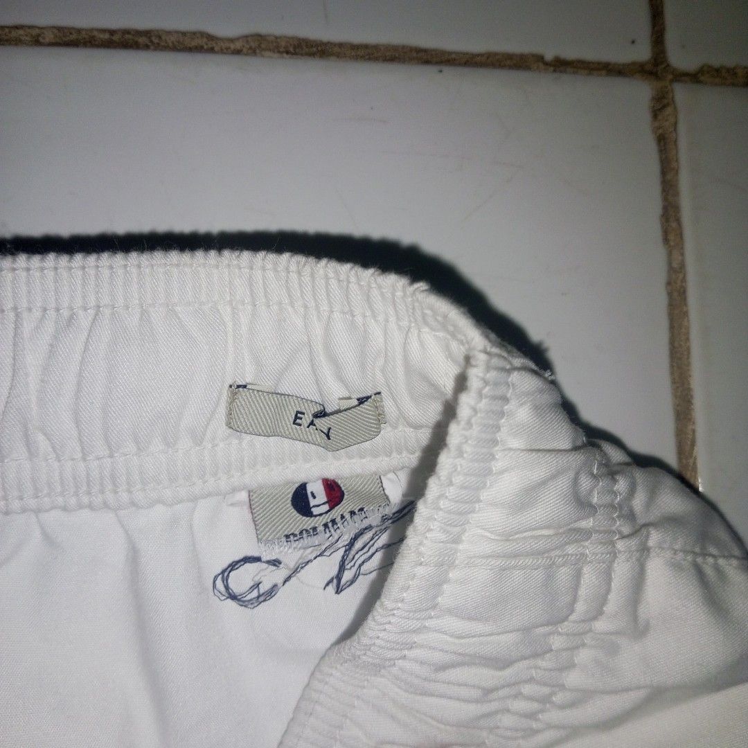 Polham White Short (Category: Shorts) located in Tagum. Submitted by nosfe (Listing ID 1350480528, Image 3). Description: stretchable w30-34 l20 Excellent Condition.