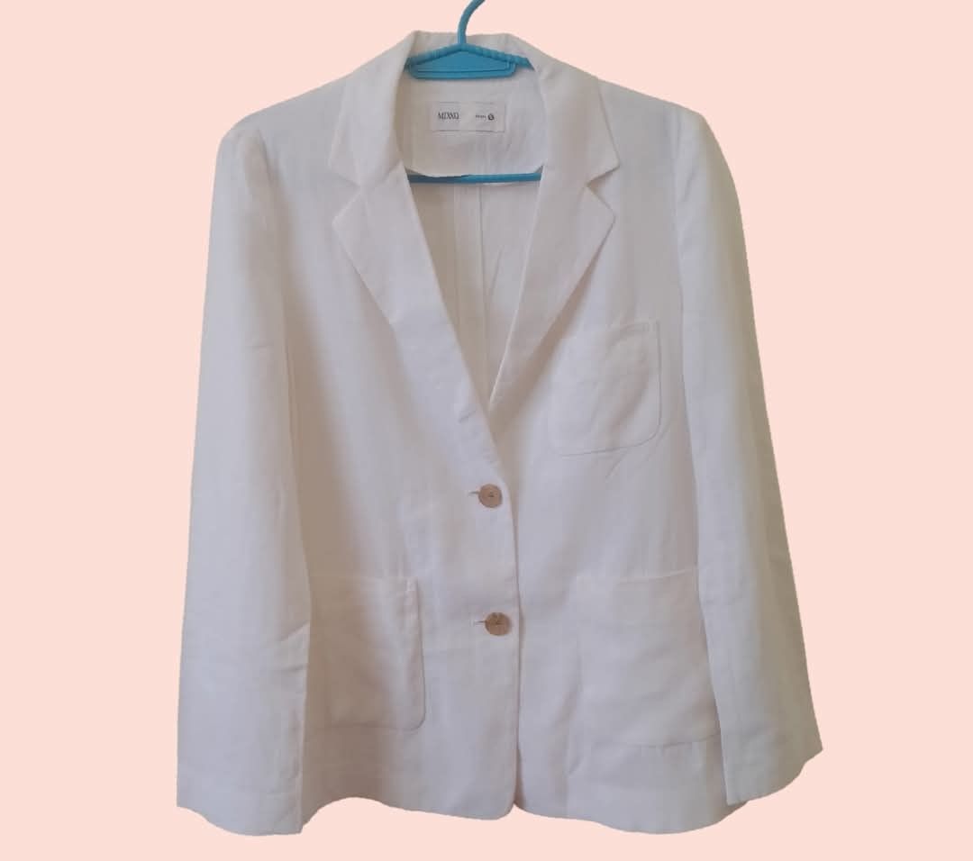PREMIUM BLAZER (Category: Coats, Jackets and Outerwear) located in Estancia. Submitted by mapzie (Listing ID 1350467055, Image 3). Description: PREMIUM PRELOVED BLAZERS FOR SALE‼️LIKE NEW‼️💯 NO ISSUES MESSAGE ME FOR SIZES SMALL TO SEMI MEDIUM.