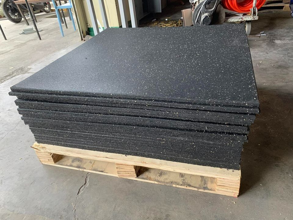 Pure Rubber Gym Mat! (Category: Exercise Mats) located in Cavite. Submitted by silent_queen0105 (Listing ID 1350386495, Image 1). Description: Transform your workout space with the ultimate Pure Rubber Gym Mat! 💪 ✅ Durable & Heavy Duty: Built to withstand the toughest workouts ✅ Anti-Slip Surface: Stay safe and secure during every movement ✅ Eco-Friendly & Non-Toxic: Perfect for your gym, home, or studio ✅ Easy to Clean: Low maintenance for a lo