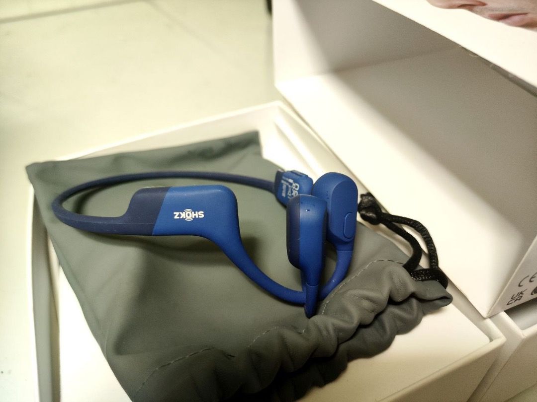 Shokz Openrun (Category: Earphones) located in Quezon City. Submitted by charlie.cervantes (Listing ID 1350489269, Image 2). Description: fixed price: ₱5,000.00 for faster transaction, text me (not call): 09491033331 Only tested it. Brand new. But I misplaced the original charger after charging it. Got a replacement charger for it..