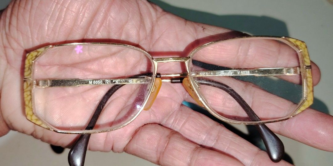 Silhouette eyeglasses (Category: Sunglasses & Eyewear) located in Polomolok. Submitted by dkljapansurplus (Listing ID 1350496253, Image 1). Description: Baka may mapaibig Silhouette eye glasses Mula japan, may grado 1500 freeshipping.