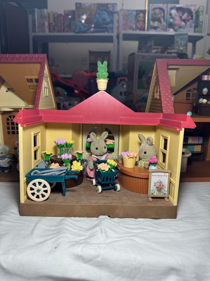Sylvanian Families willow hall conservatory (Category: Figurines & Statues) located in San Fernando. Submitted by mgpy08 (Listing ID 1350534420, Image 3). Description: Preloved: Set Willow hall coservatory - 850 Flower shop - 350 2 critters - 360 .