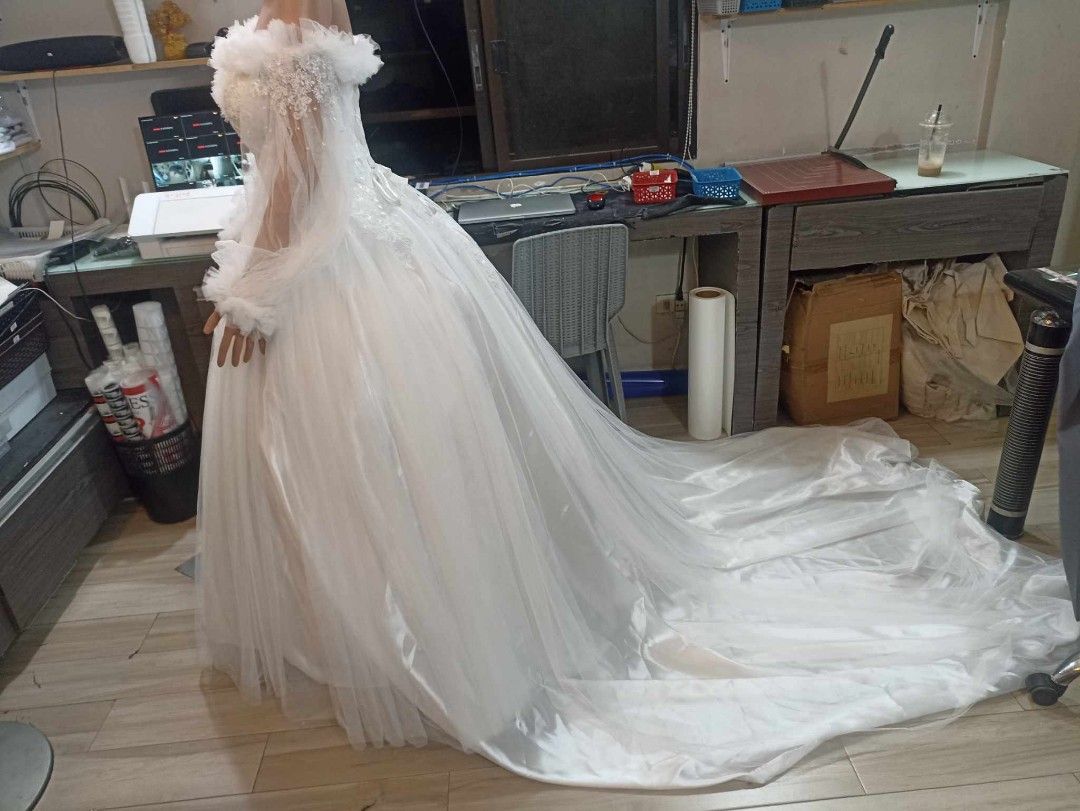 WEDDING GOWN WITH COMPLETE ACCESSORIES (Category: Evening dresses & gowns) located in Caloocan City. Submitted by Paperseed (Listing ID 1350385223, Image 3). Description: sizing last picture BRAND-NEW WITH ACCESSORIES.