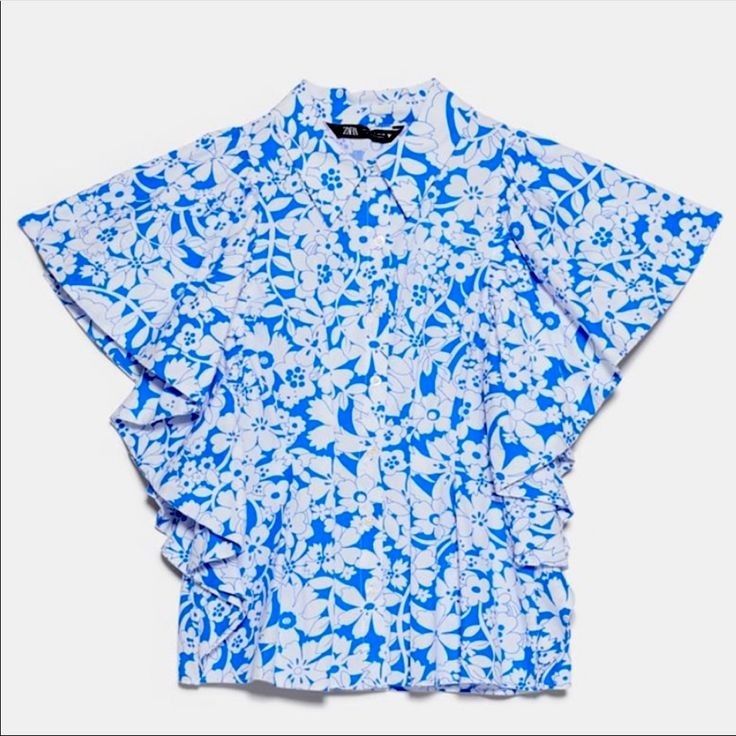 Zara floral flower print (Category: Blouses) located in Manila. Submitted by smay605 (Listing ID 1350491618, Image 2). Description: fixed price rfs: decluttering blue & white zara button floral top almost new - XS - S in size.