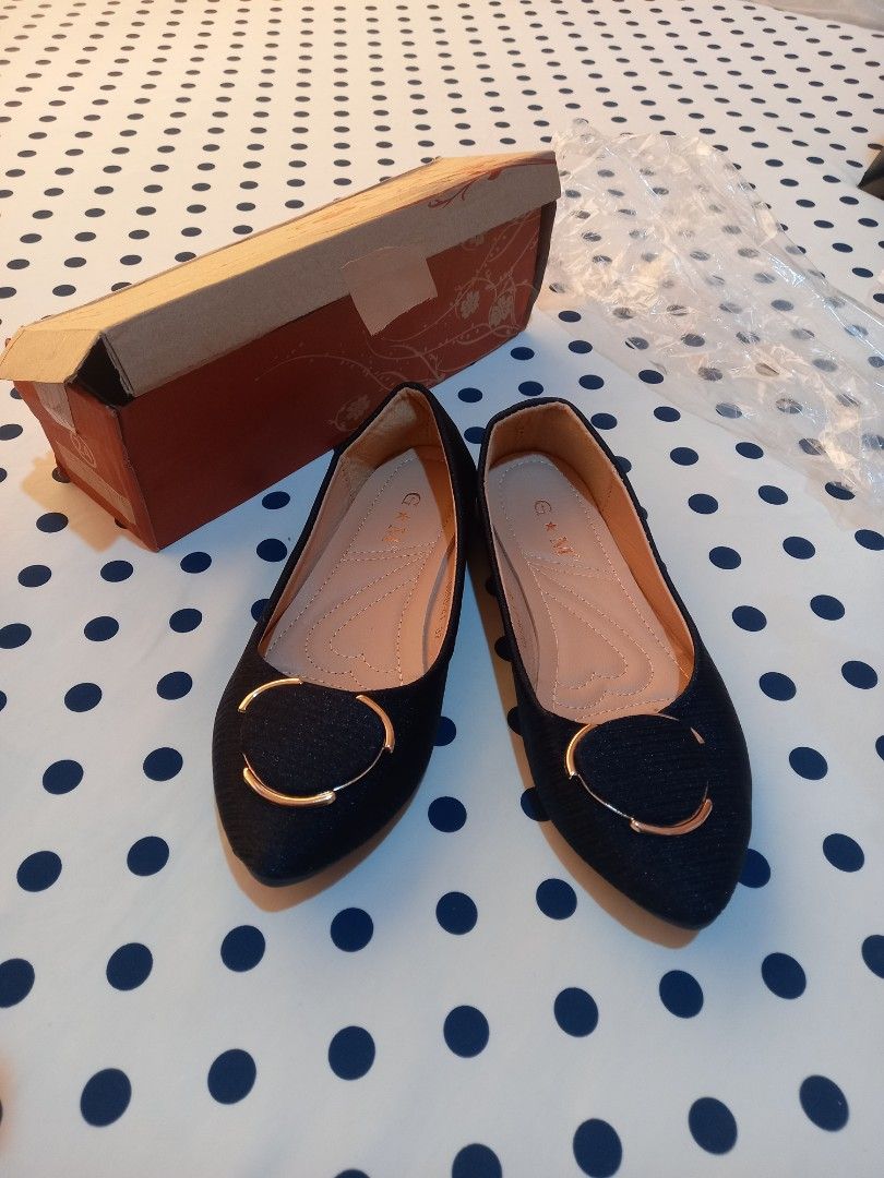 Flat Shoes (Category: Flats & Sandals) located in Quezon City. Submitted by vanlacsa (Listing ID 1345420648, Image 3). Description: brandnew flat shoes size 6.. 350 bili 250 na lang po benta rfs di kasya kaya benta nalang po.