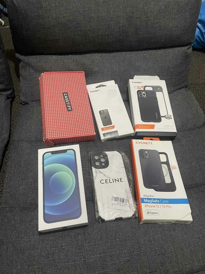 Apple Iphone 12 Box and Cases (Category: Cases & Sleeves) located in Manila. Submitted by rabbitswardrobe (Listing ID 1345429357, Image 1). Description: ♥️Iphone 12 Box and cases ♥️64gb blue iphone 12 box ♥️5 cases: 4 used, 1 new ♥️RFS: for disposal ♥️All items 100% original 📌MOP GCASH or BDO only 📌SF Shouldered by the buyer 📌Grab/Lalamove 📌Flash Express 80-160.
