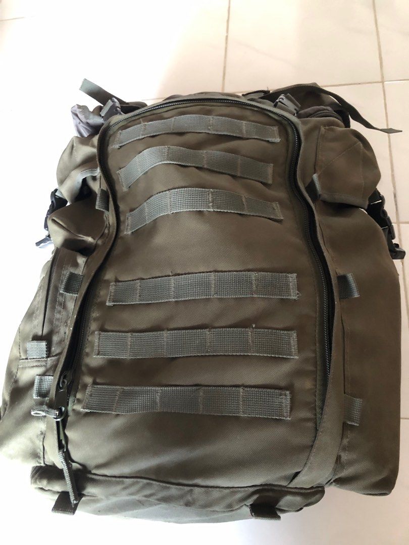 Army Backpack (Category: Backpacks) located in Singapore. Submitted by ezy80 (Listing ID 1345307054, Image 1). Description: Army Backpack Olive color.