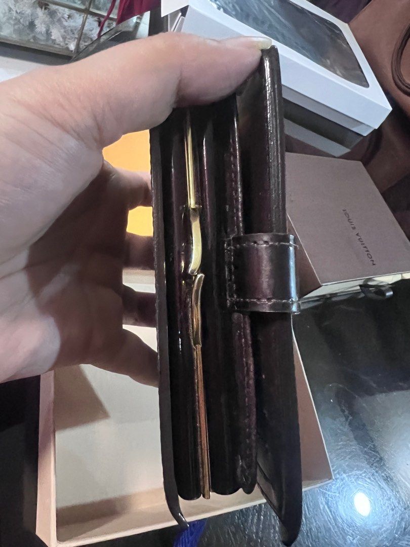 Authentic LV Vernis wallet (Category: Luxury Bags & Wallets) located in Paranaque City. Submitted by sctmpque (Listing ID 1345491402, Image 2). Description: FREE SF comes wih box only .