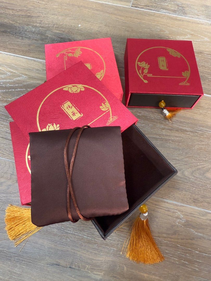 Bangle boxes (Category: Accessory holder, box & organizers) located in Singapore. Submitted by Tr8sureB0x (Listing ID 1345402338, Image 4). Description: Brand new bangle boxes. All for $10 include courier charges..