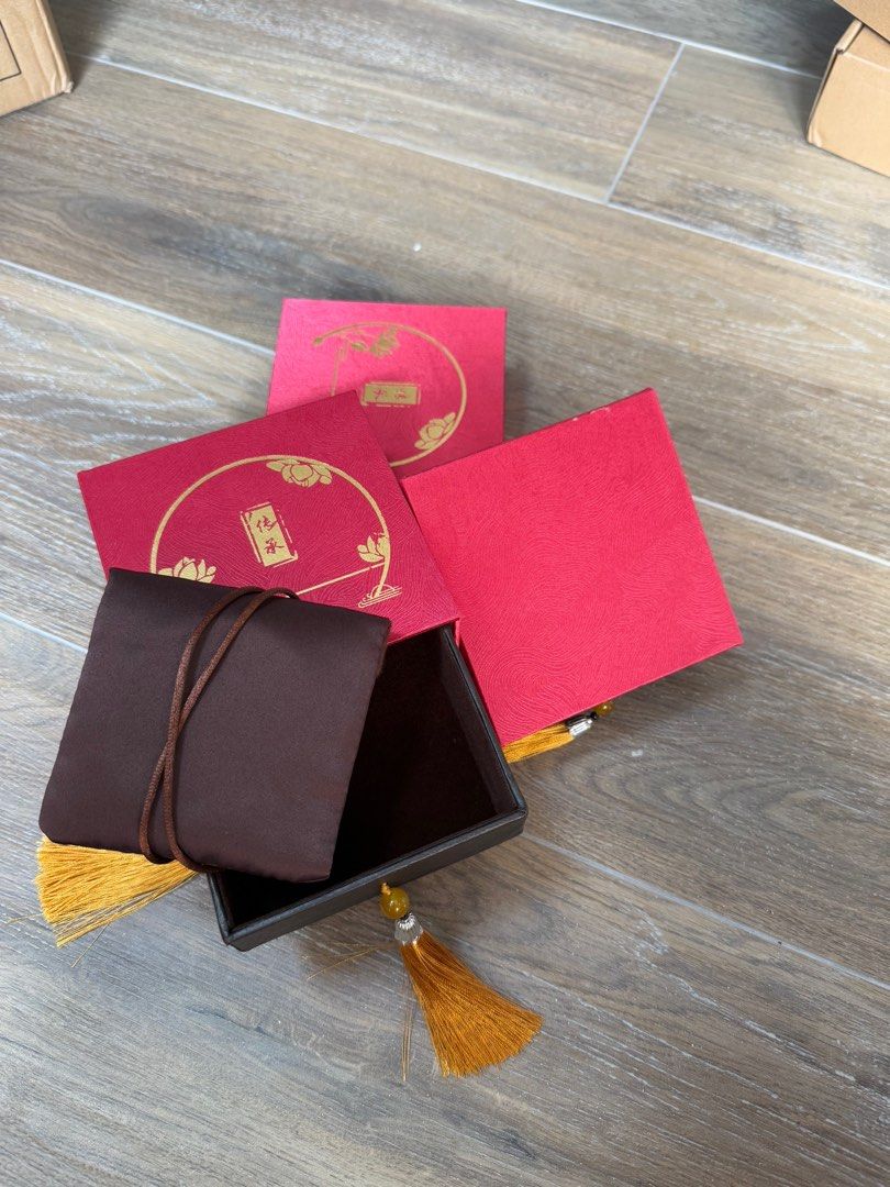 Bangle boxes (Category: Accessory holder, box & organizers) located in Singapore. Submitted by Tr8sureB0x (Listing ID 1345402338, Image 3). Description: Brand new bangle boxes. All for $10 include courier charges..
