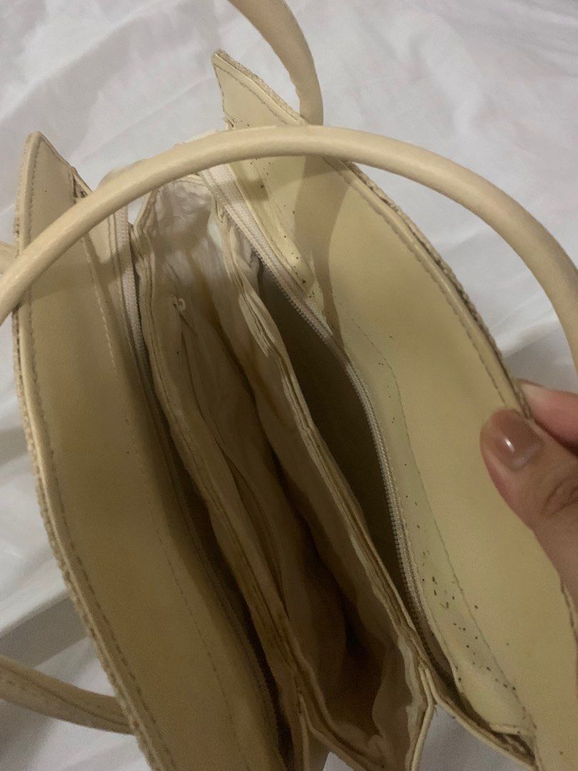 Bin Ron Yellow Cream Long Shoulder Bag (Category: Shoulder Bags) located in Manila. Submitted by mlbdll (Listing ID 1345494384, Image 3). Description: Bought this from an IG shop back then for 150 PHP but i havent used it once since it doesnt actually match what i usually wear (outfits) :( There are no flaws but it is indeed dirty so it needs cleaning If you want more pics of it, just dm me! :) .