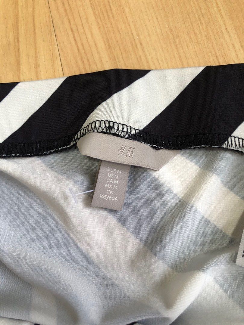 Black and white cinched skirt (Category: Skirts) located in Pasig City. Submitted by ells.preloved (Listing ID 1345401702, Image 2). Description: never worn stretchy waist band fits s-m .