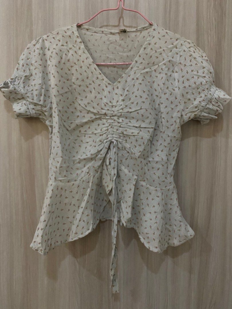 Blue Drawstring Top (Kategori: Atasan) berada di Jakarta Selatan. Dikirim oleh my.good.things (ID iklan 1345362838, Gambar 1). Deskripsi: .