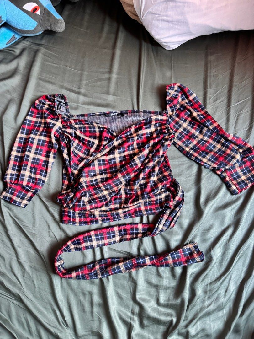 BSCO top (Category: Others Tops) located in Mandaluyong City. Submitted by declutcore (Listing ID 1345392939, Image 2). Description: Hard to let go Can also be off shoulder, very versatile Decluttering.