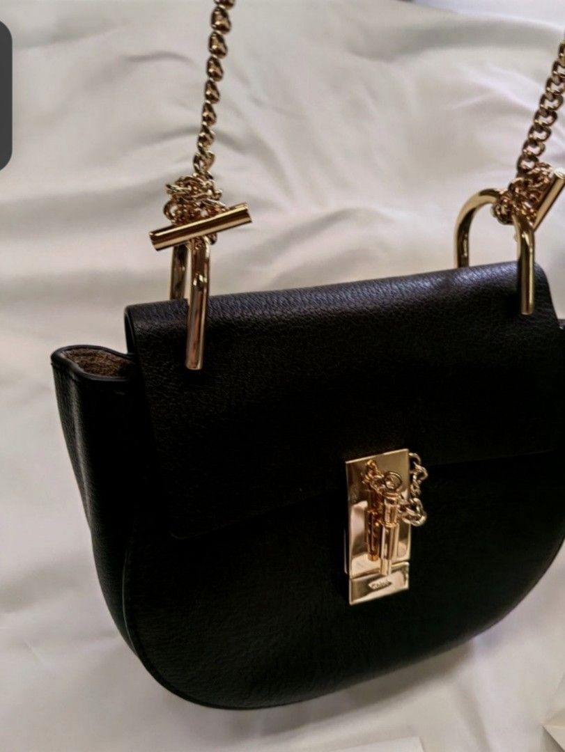 Chloe chain strap leather bag (Category: Luxury Bags & Wallets) located in Butuan. Submitted by miajoanne (Listing ID 1345453111, Image 1). Description: -Authentic /original chloé bag. -Leather -W/ inclusions -Used few times only -In super excellent appearance.