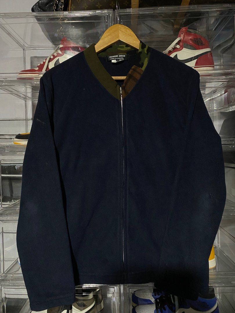 Comme des garcons fleece jacket (Category: Coats, Jackets and Outerwear) located in Baguio. Submitted by fullroom.dgs (Listing ID 1345424500, Image 1). Description: Comme des garcons fleece jacket Very good condition Meidum ( s on tag only ) .