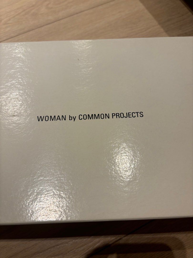 Common projects （分類：波鞋）位於 Hong Kong。 由 jellyhk 提交（商品編號 1345446801，圖片 7）。簡介： Woman by common projects 淺粉色 nude 有鞋盒 鞋袋 Original Achilles low 少穿 但有正常穿過痕跡 。