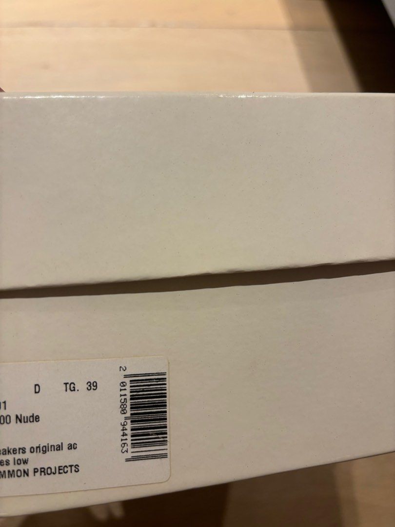 Common projects （分類：波鞋）位於 Hong Kong。 由 jellyhk 提交（商品編號 1345446801，圖片 6）。簡介： Woman by common projects 淺粉色 nude 有鞋盒 鞋袋 Original Achilles low 少穿 但有正常穿過痕跡 。