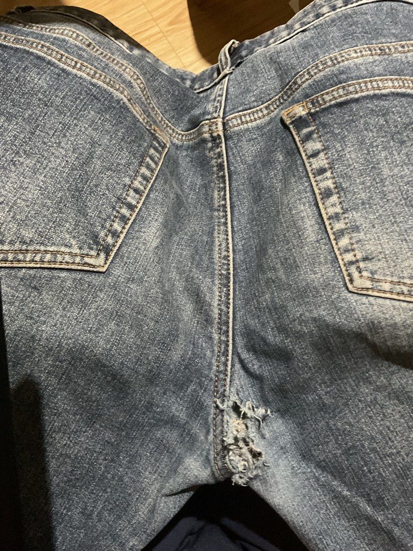 Denim pants (Category: Jeans) located in Tacloban City. Submitted by pd.clutter (Listing ID 1345421992, Image 2). Description: Waist: 32 length: 39 Issue see last pic.