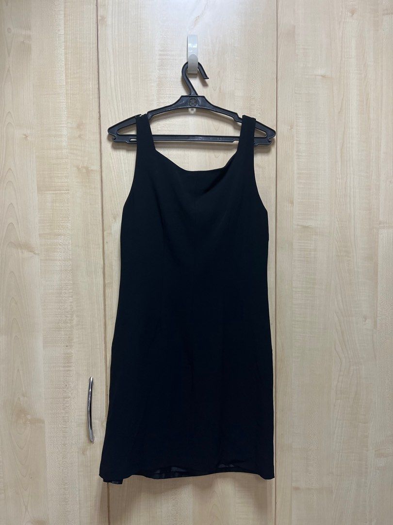 DKNY little black dress (Category: Dresses) located in Quezon City. Submitted by mechanicalprincess (Listing ID 1345387171, Image 2). Description: DKNY black dress Size 2 Fits xs-s Worn 2x Hardwares are all good Ykk zipper Overall very good condition .