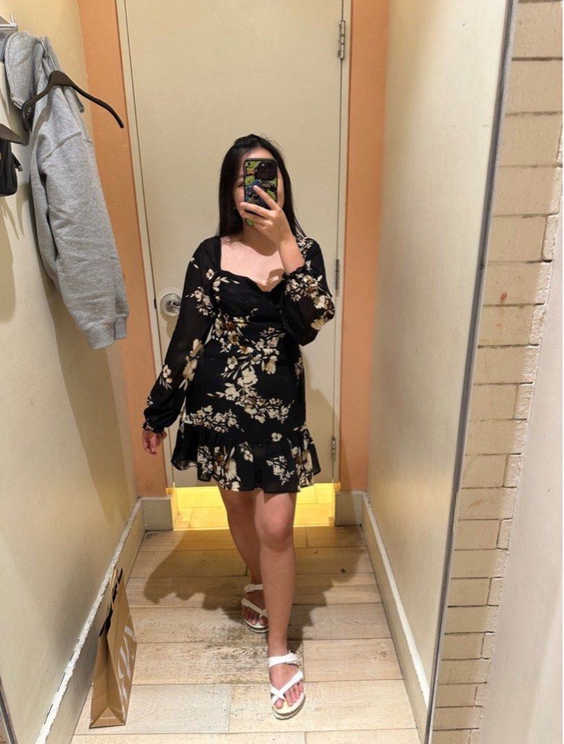F21 Chiffon Floral Dress (Category: Dresses) located in Cavite. Submitted by bey.stuffs (Listing ID 1345483239, Image 3). Description: Used once only at Girls night out party. Small on tag, can fit to 36 bust. Up to 28” waist. RFS: Bilhin niyo na, for the declutter. Price marked down from 1.2K to 1K :) .