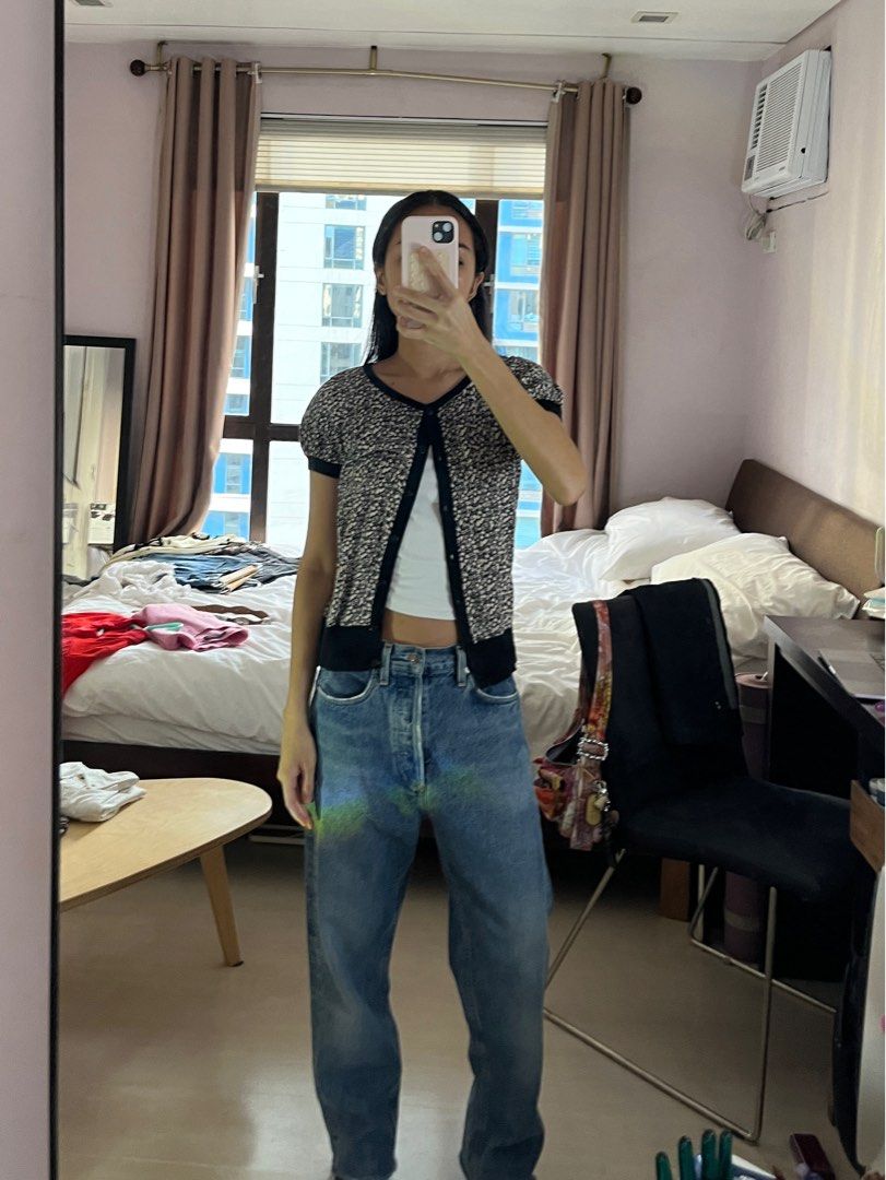 Floral Knit Short Sleeve Button up top (Category: Blouses) located in Taguig. Submitted by thewalcott (Listing ID 1345409064, Image 1). Description: .