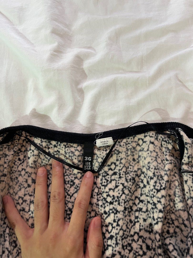 Floral Knit Short Sleeve Button up top (Category: Blouses) located in Taguig. Submitted by thewalcott (Listing ID 1345409064, Image 3). Description: .