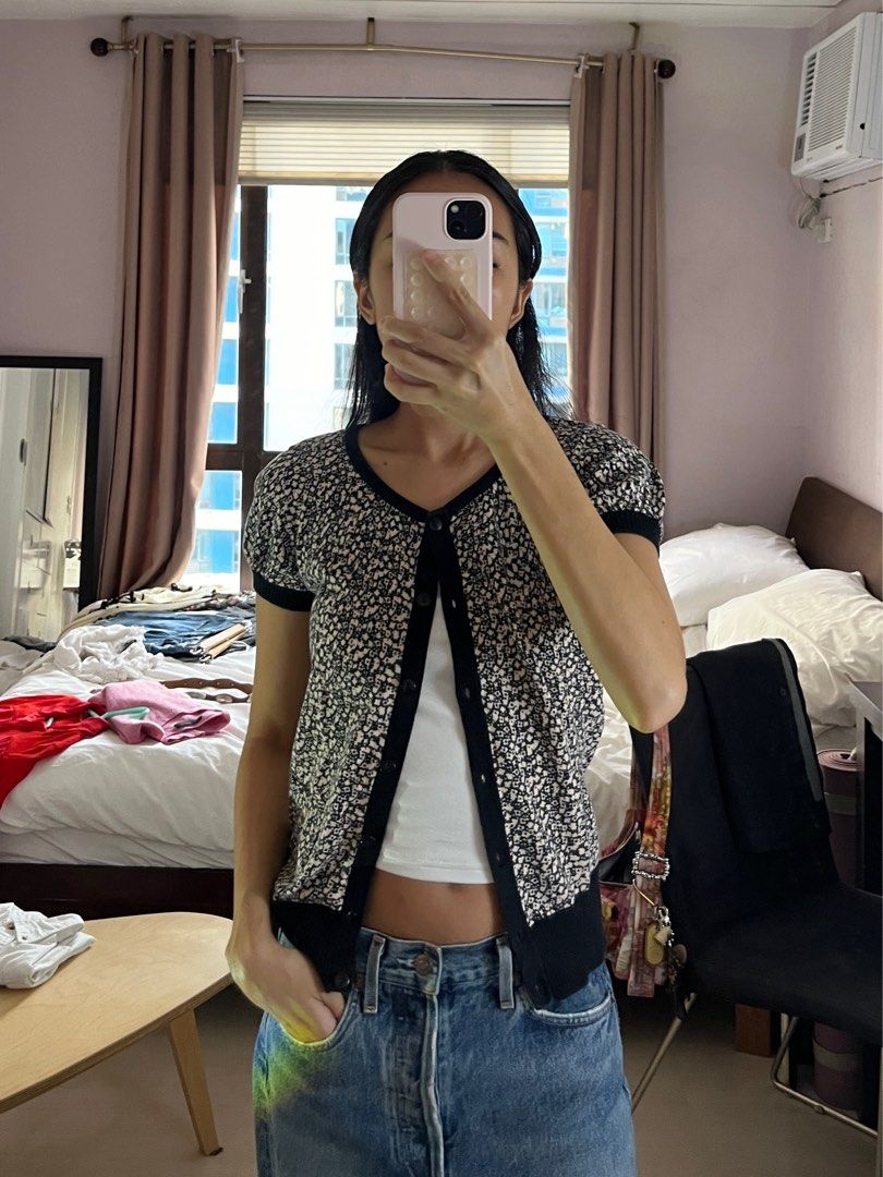 Floral Knit Short Sleeve Button up top (Category: Blouses) located in Taguig. Submitted by thewalcott (Listing ID 1345409064, Image 2). Description: .