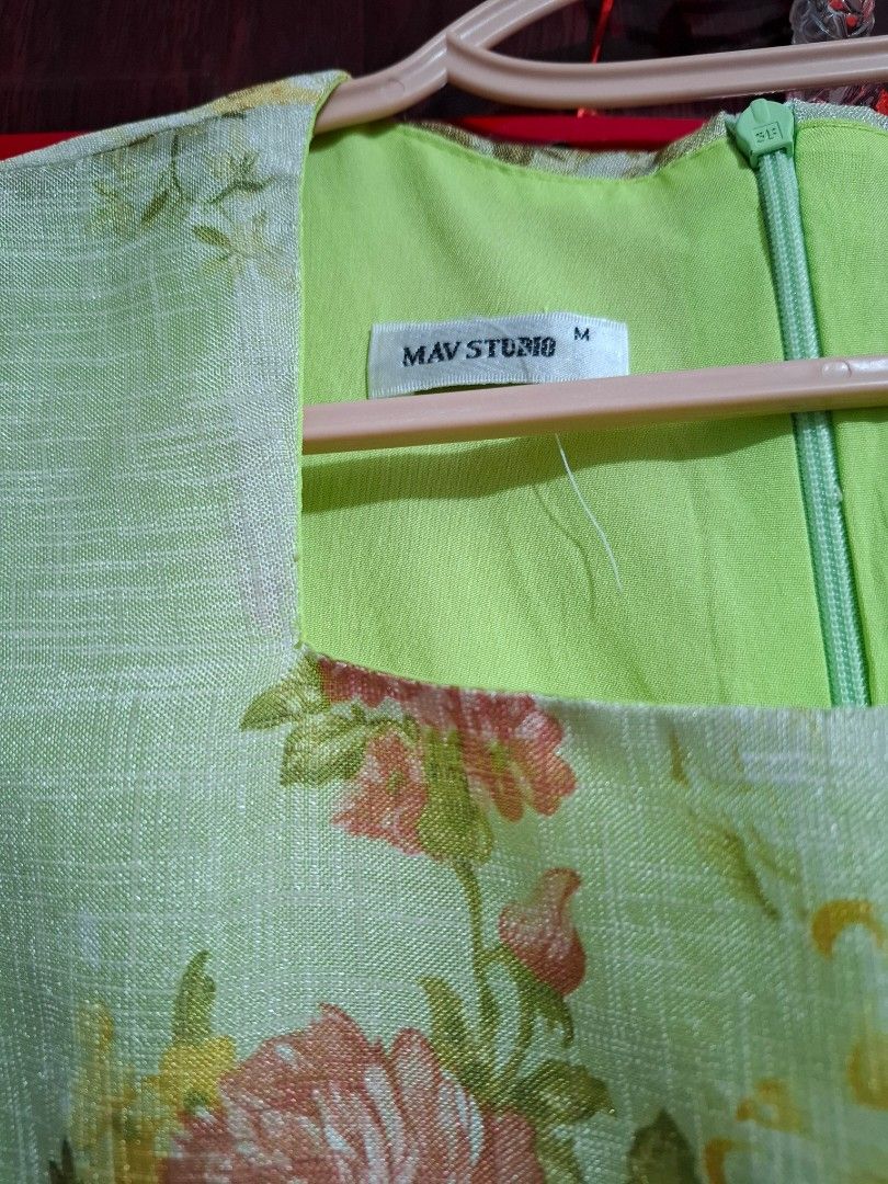 Floral green dress (Category: Dresses) located in Taguig. Submitted by eridawn (Listing ID 1345430948, Image 3). Description: slightly negotiable shipping only c/o buyer.