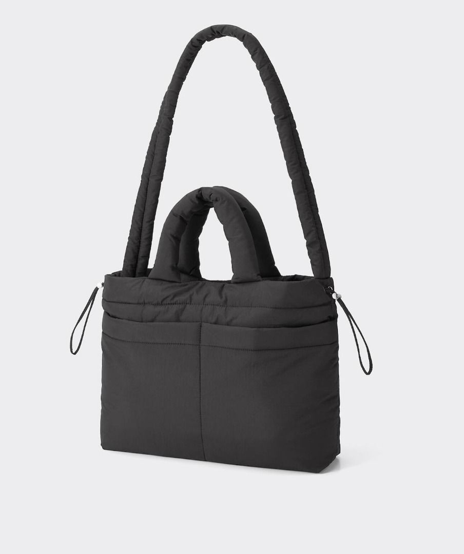 GU - Puff Drawstring Shoulder Bag (Category: Sling Bags) located in Pasig City. Submitted by nix_21 (Listing ID 1345426229, Image 1). Description: Add a touch of style and convenience to your outfit with our Puff Drawstring Shoulder Bag from GU Japan. Spacious, functional, and perfect for carrying your essentials with ease. 🌟 💡 Details: 🔸 Colors: Beige (sold) & Black (available) 🔸 Price: ₱1,250 (on-hand, PH) 📏 Size: Length: 30 cm Width (Bott