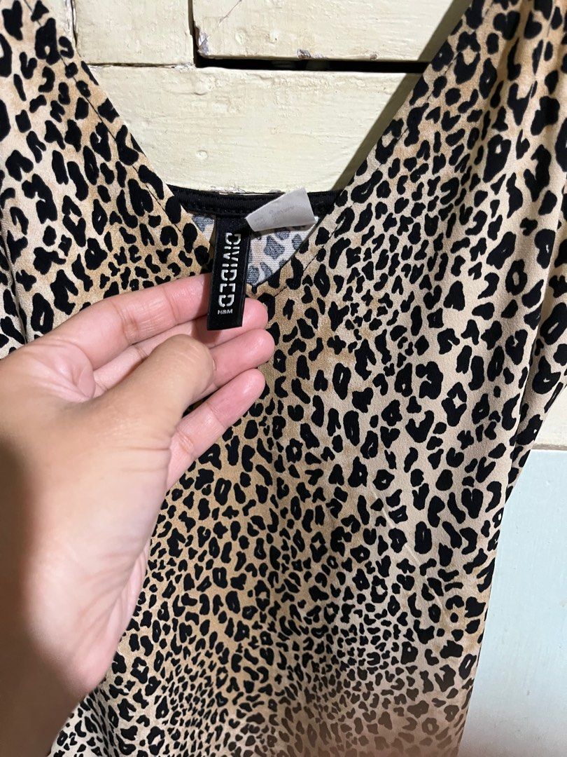 H&M Party dress (Category: Dresses) located in Dumaguete. Submitted by busdik (Listing ID 1345351861, Image 1). Description: Fits to Small to Medium Payment via Palawan pawnshop Delivery through J&T or any Payments first basis .