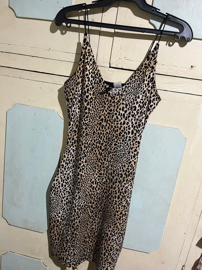 H&M Party dress (Category: Dresses) located in Dumaguete. Submitted by busdik (Listing ID 1345351861, Image 2). Description: Fits to Small to Medium Payment via Palawan pawnshop Delivery through J&T or any Payments first basis .