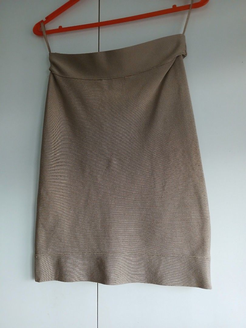 Khaki bandage skirt (Category: Skirts) located in Las Pinas. Submitted by zera23 (Listing ID 1345402968, Image 1). Description: Above the knee length Fits small to medium.