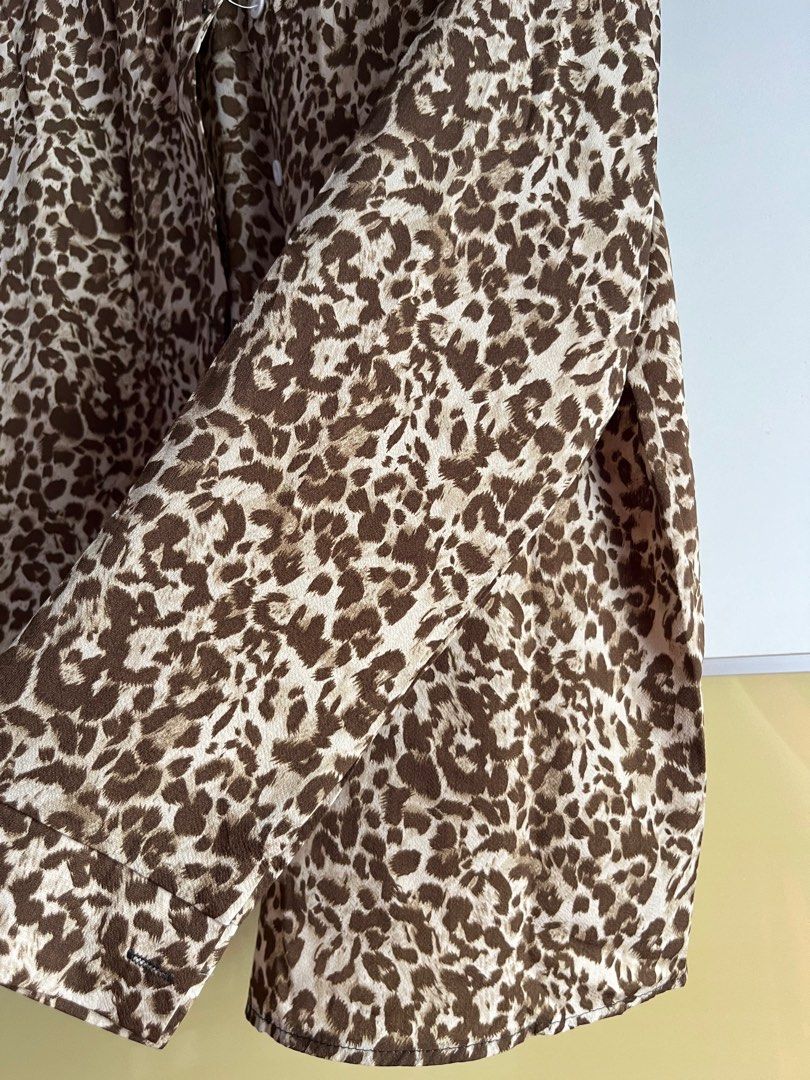 Leopard Blouse (Category: Blouses) located in Kuala Lumpur. Submitted by jeonsneonsss (Listing ID 1345501161, Image 2). Description: - wore once only - kain nipis but tak jarang so no need to wear inner - prefer size S/M/small L - postage RM8 or Pickup at Batu Muda KL.