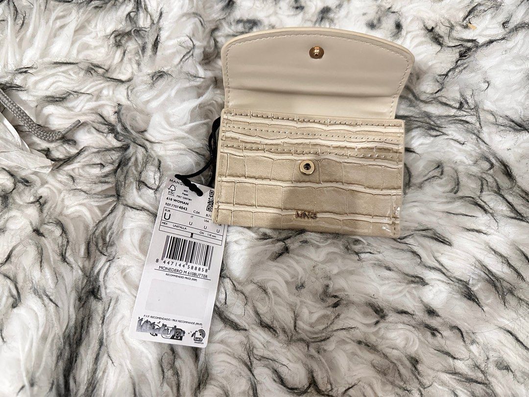 Mango crocodile wallet (Category: Luxury Bags & Wallets) located in Quezon City. Submitted by nxdeclutters (Listing ID 1345369478, Image 2). Description: RFS Decluttering Please do not lowball :).