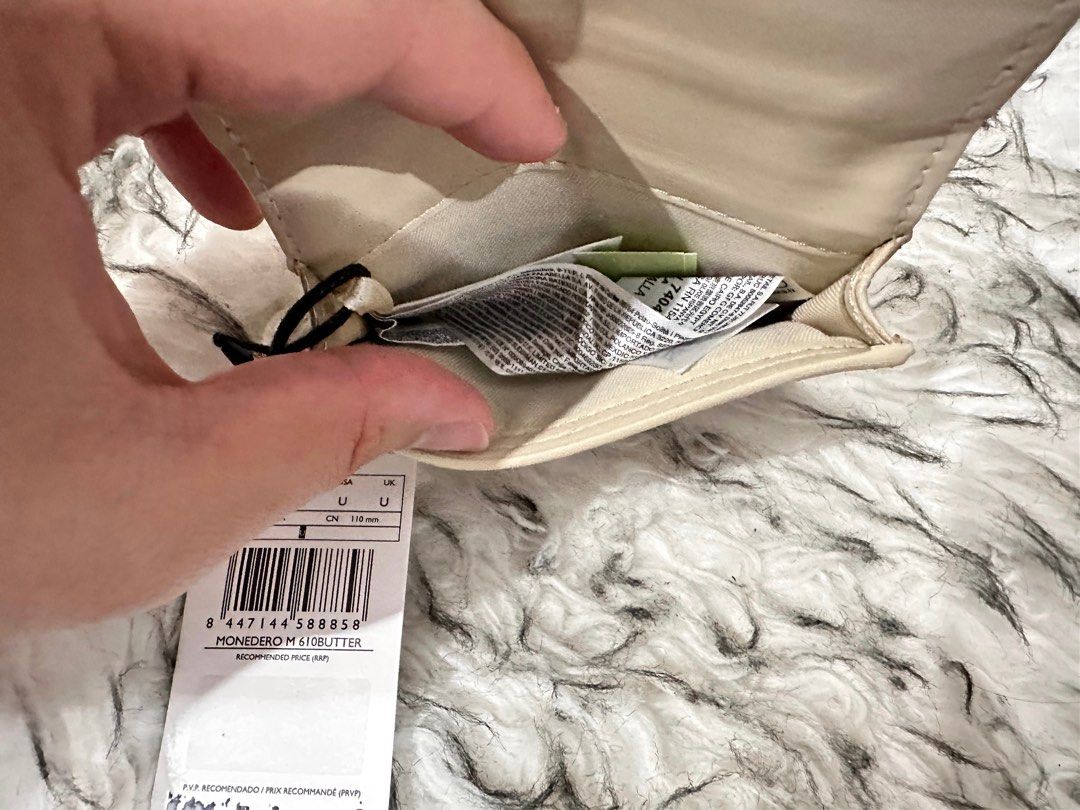 Mango crocodile wallet (Category: Luxury Bags & Wallets) located in Quezon City. Submitted by nxdeclutters (Listing ID 1345369478, Image 3). Description: RFS Decluttering Please do not lowball :).