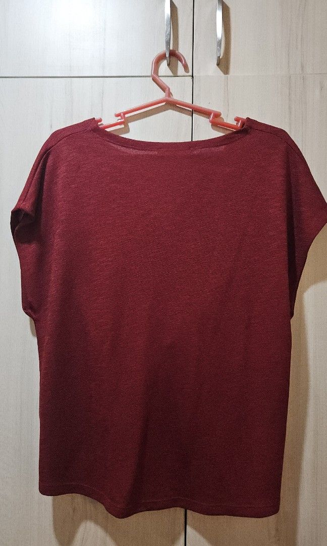 Mango Twist Blouse Top (Category: Blouses) located in Quezon City. Submitted by sunrise.declutter (Listing ID 1345335399, Image 3). Description: Rfs: decluttering Buyer to shoulder sf.