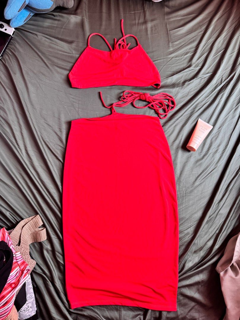 Muriel Srappy Bodycon Midi Set (Category: Sets or Coordinates) located in Mandaluyong City. Submitted by declutcore (Listing ID 1345382698, Image 1). Description: Bought in Heather Clothing Used only once for beach dinner.