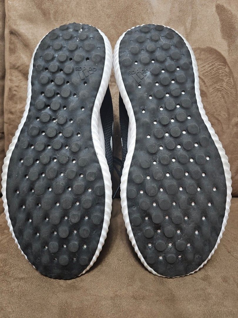 Preloved Adidas mens shoes (Category: Sneakers) located in Muntinlupa City. Submitted by alt1818 (Listing ID 1345424875, Image 3). Description: original preloved Adidas Mens running shoes size 9.5 us used a few times no more box needs cleaning.