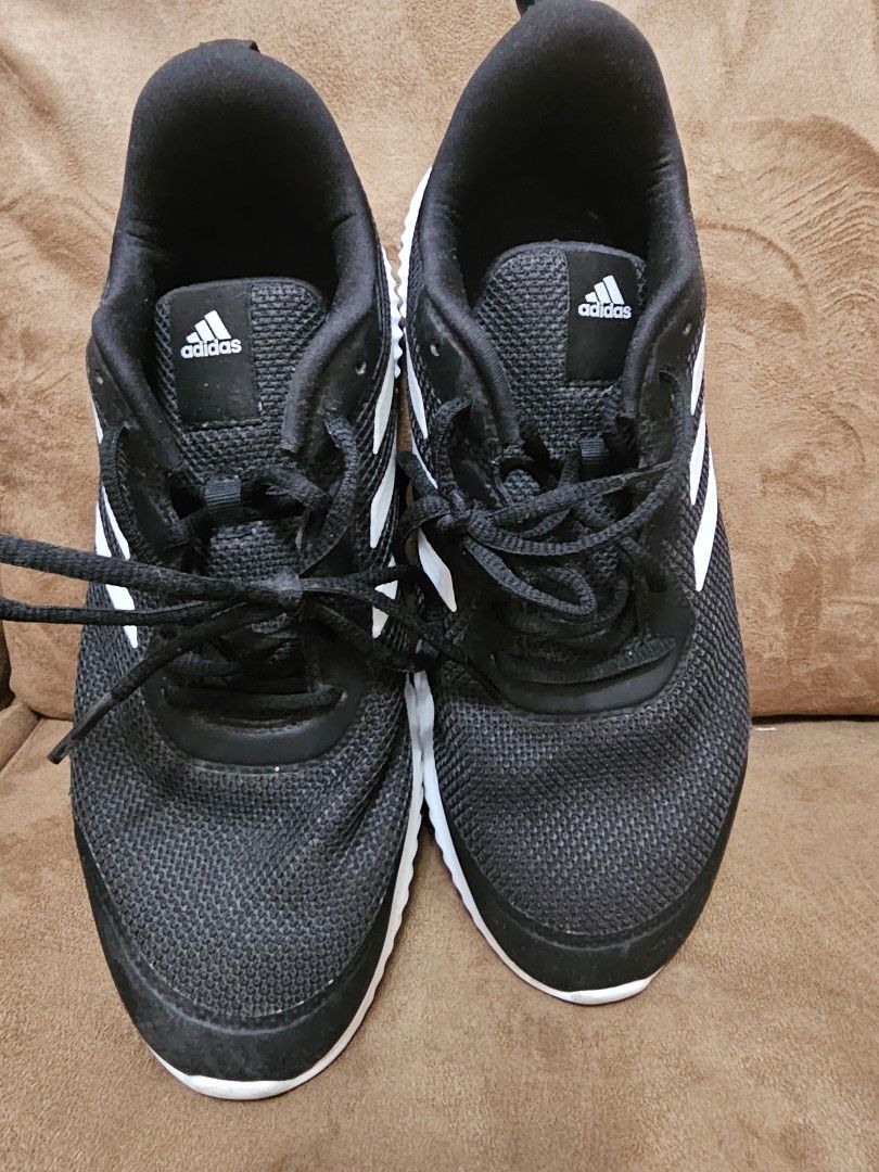 Preloved Adidas mens shoes (Category: Sneakers) located in Muntinlupa City. Submitted by alt1818 (Listing ID 1345424875, Image 2). Description: original preloved Adidas Mens running shoes size 9.5 us used a few times no more box needs cleaning.