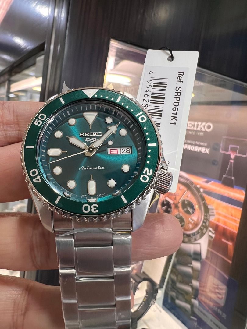 👉👉《清貨大減價》👈👈SEIKO 5 SPORTS AUTOMATIC SPORT WATCH JAPAN MOVEMENT CAL.4R36 精工運動機械錶 SRPD61K1 SRPD61K SRPD61 SRPD 61K1 61 全新香港行貨 三年保養 歡迎PM查詢 旺角先達廣場實體店交收👉👉清貨價$1380👈👈 （分類：徵收）位於 Hong Kong。 由 gc_watch 提交（商品編號 1184427080，圖片 3）。簡介： SEIKO 5 SPORTS SRPD61K1 SRPD61K SRPD61 SRPD 4R36機芯 旋入式透視背蓋 自動上鍊（手上鍊） 21600轉 動力儲存41小時 寶石數24石 日期顯示 星期顯示 👉👉清貨價$1380👈👈 歡迎PM查詢優惠 旺角實體店交收 旺角先達廣場，一樓F10號舖 電話:23807802 全新香港行貨 全部貨品全新‼️正貨‼️原裝‼️ 旺角實體店 原裝盒✅ 有說明書✅ 三年保養✅ 只限面交，當面查清楚 