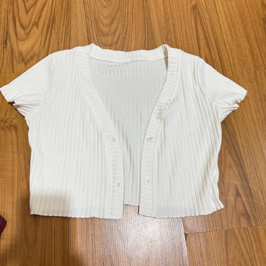 Shein Basic Pink Violet Black White Top Bundle (Category: Sleeveless) located in Taguig. Submitted by dashishop (Listing ID 1345376054, Image 3). Description: Get all for 300 pesos. Good condition All fits XS-S RFS: making space for closet.