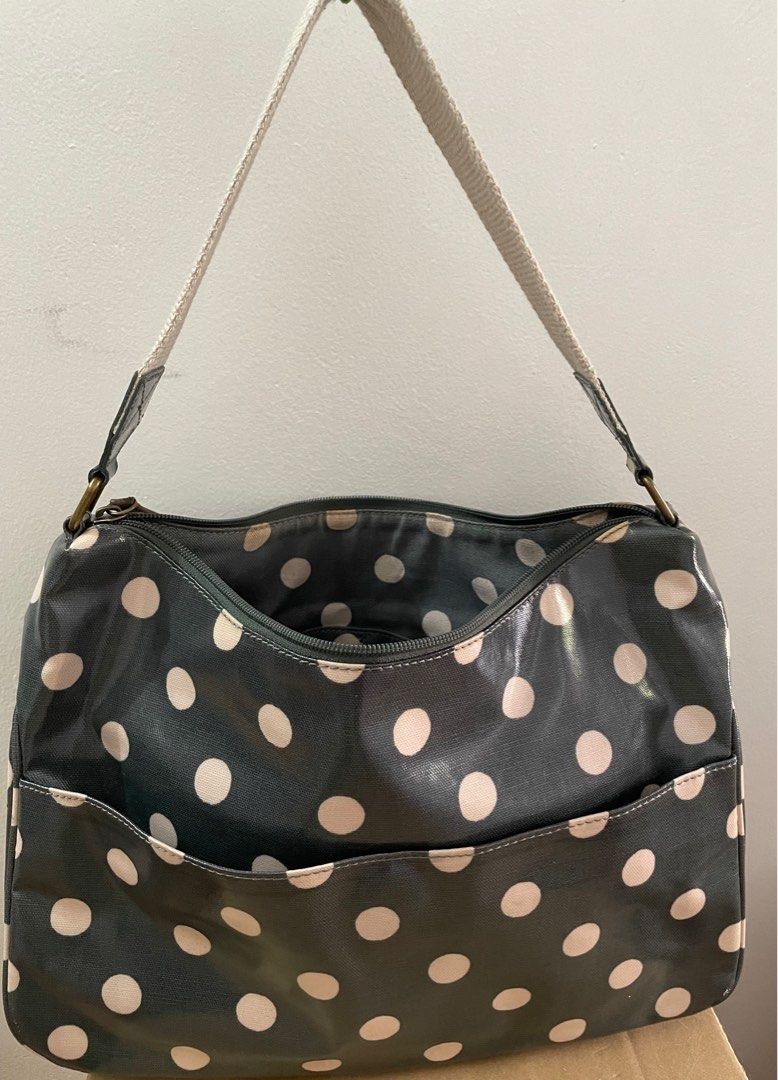 Shoulder/Kili Original Cath Kidston (Category: Luxury Bags & Wallets) located in Pasig City. Submitted by lilhermes (Listing ID 1345362256, Image 2). Description: Original Cath Kidston Medium Size Shoulder/Kili bag..in excellent conditionh.