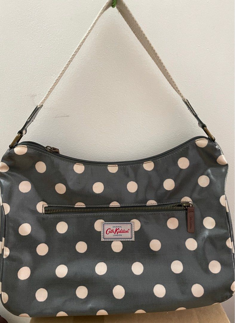Shoulder/Kili Original Cath Kidston (Category: Luxury Bags & Wallets) located in Pasig City. Submitted by lilhermes (Listing ID 1345362256, Image 1). Description: Original Cath Kidston Medium Size Shoulder/Kili bag..in excellent conditionh.