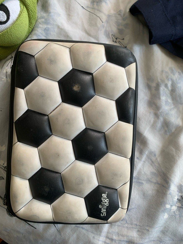 Smiggle pencil case (Category: Other Stationery & Craft) located in Singapore. Submitted by rhinoman (Listing ID 1345358708, Image 2). Description: .