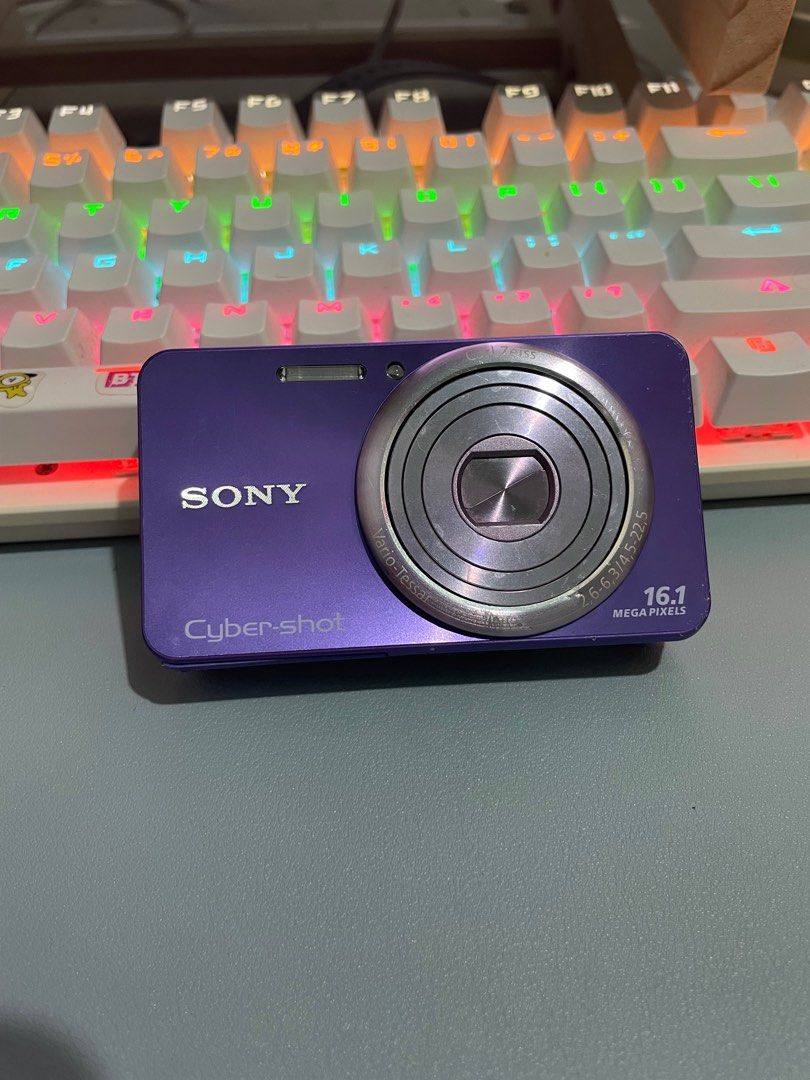 SONY CYBERSHOT DSC-W570 (Category: Cameras) located in Rizal. Submitted by legendiaries (Listing ID 1345445704, Image 1). Description: Sony Cybershot DSC-W570 3000 - look closely for the condition - japanese language ( idk how to change it) - may purple line na maliit pag landscape yung pictures, part portrait wala naman (weird) - with SD card and battery - no charger - NEGOTIABLE IF SURE BUYER pm for deets! .